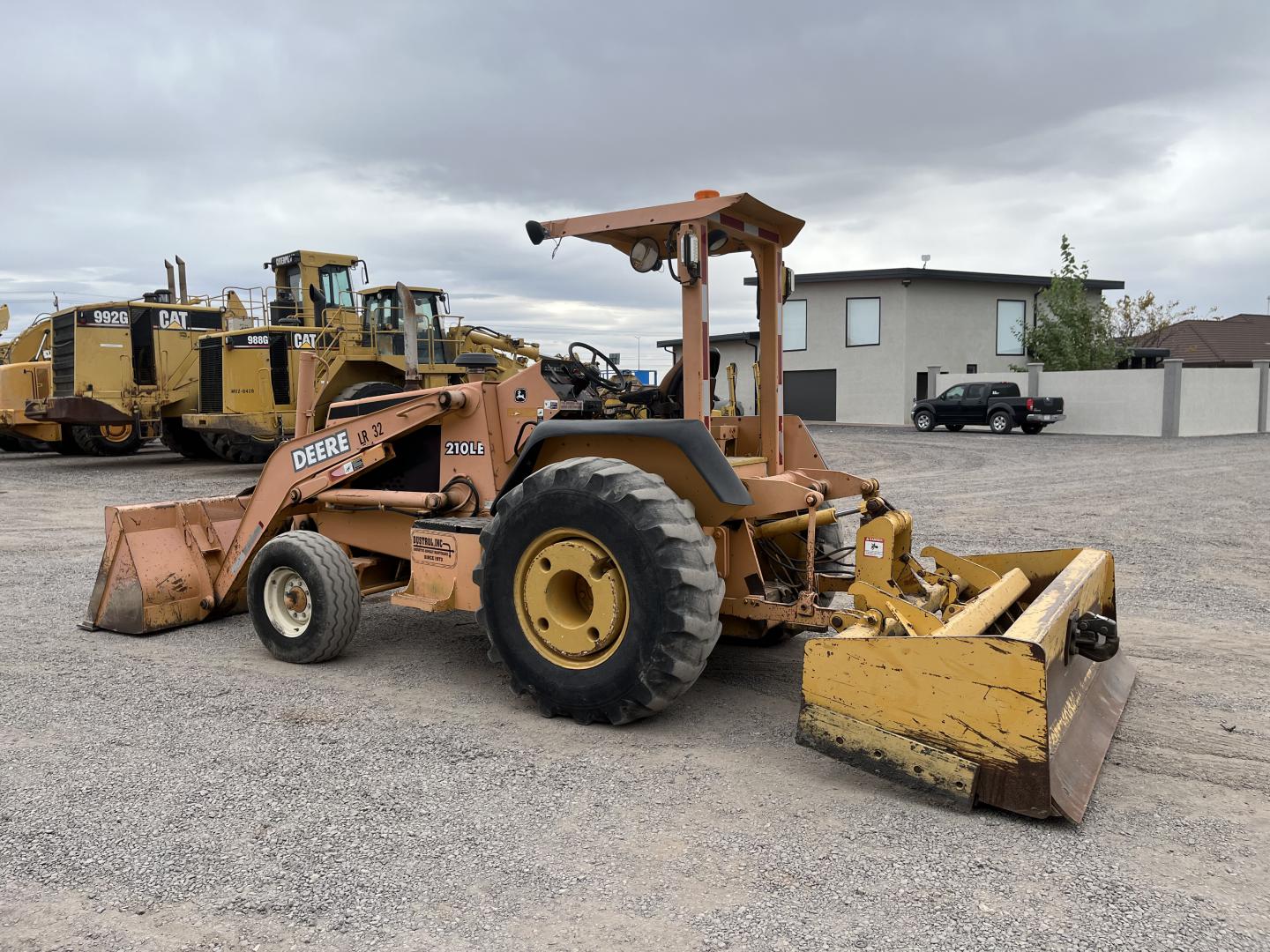 ./imagenes/INVOICE/2019/17260/CARGADOR CON ESCREPA JOHN DEERE 210LE (5).JPG